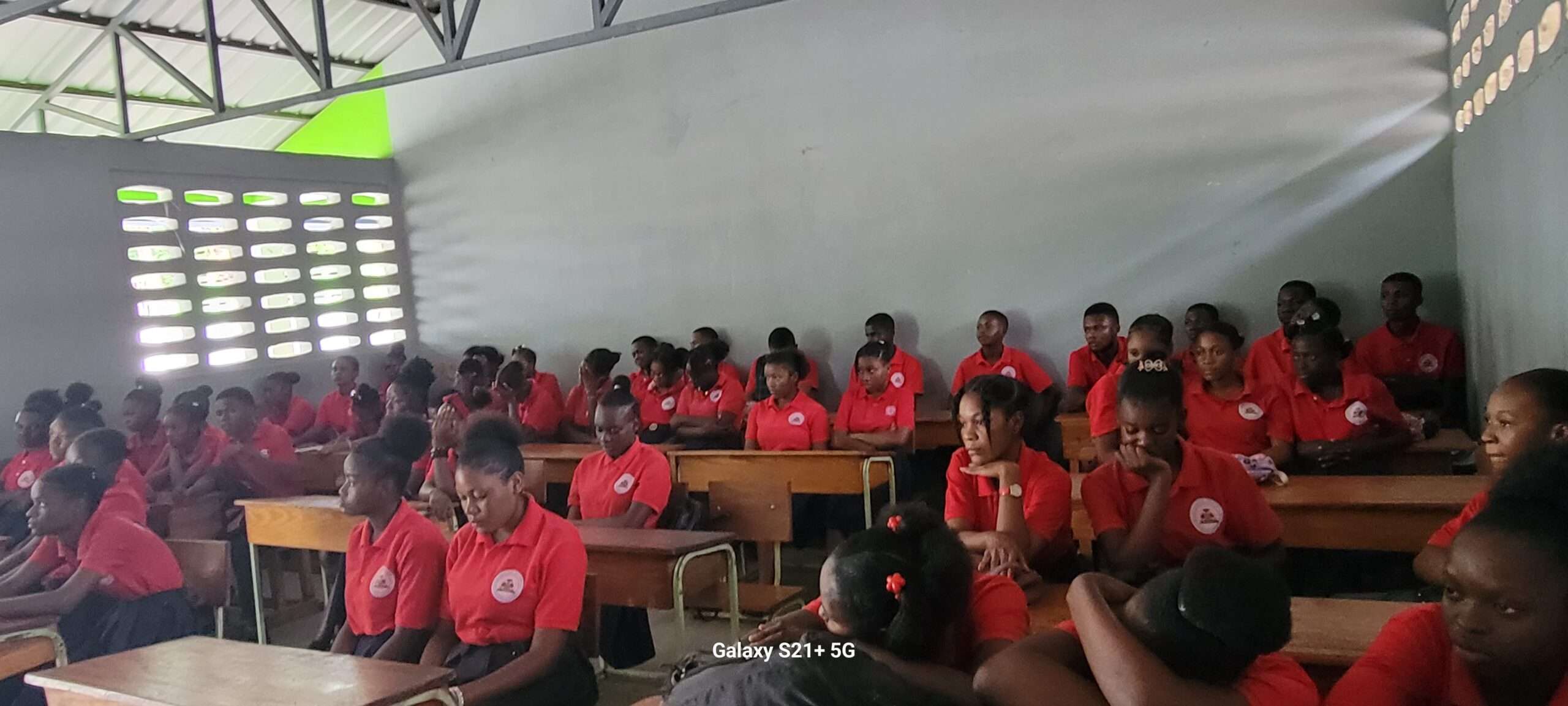 Impact de la Crise Socio-économique et Politique sur la Santé Mentale des Jeunes au Lycée National de Camp Coq